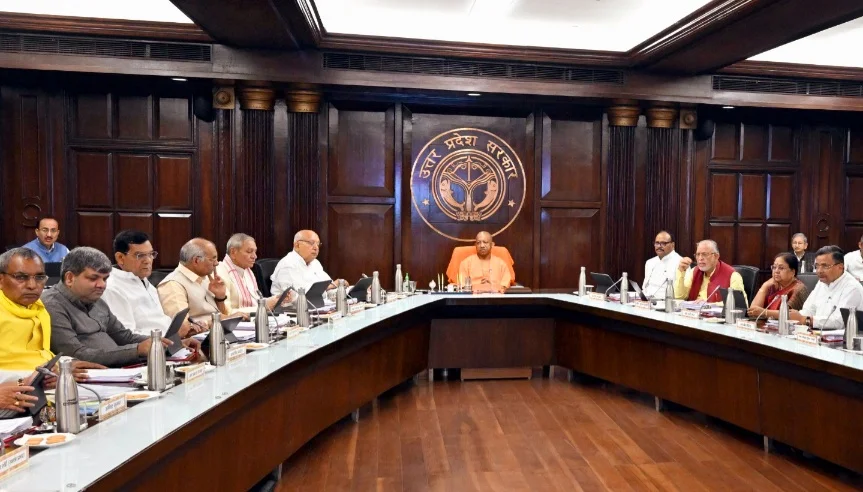 योगी कैबिनेट का बड़ा फैसला: शिक्षामित्रों और अनुदेशकों का मानदेय दोगुना